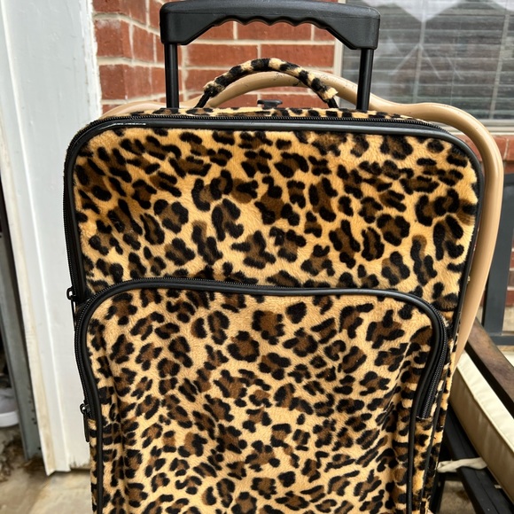 Leopard print luggage - Picture 1 of 3